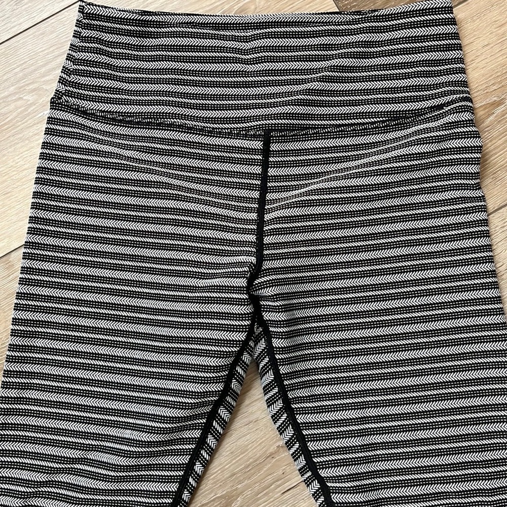 Zyia Active Aztec Adrenaline Black Striped 7/8 Leggings - Picture 3 of 11